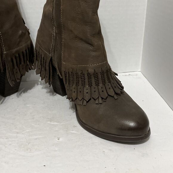 Women's Size 7.5 Naughty Monkey Swing Low Taupe Ankle Bootie with Leather Upper - Picture 4 of 9